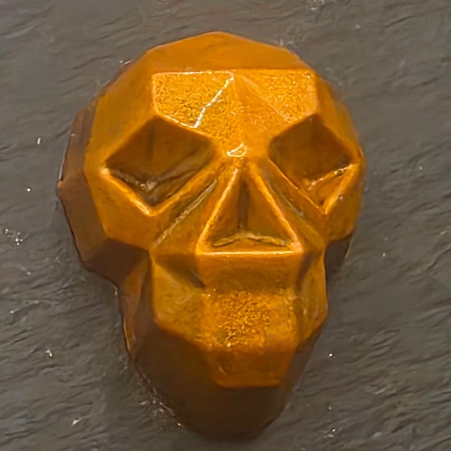 Totenkopf Praline Dark & Crispy